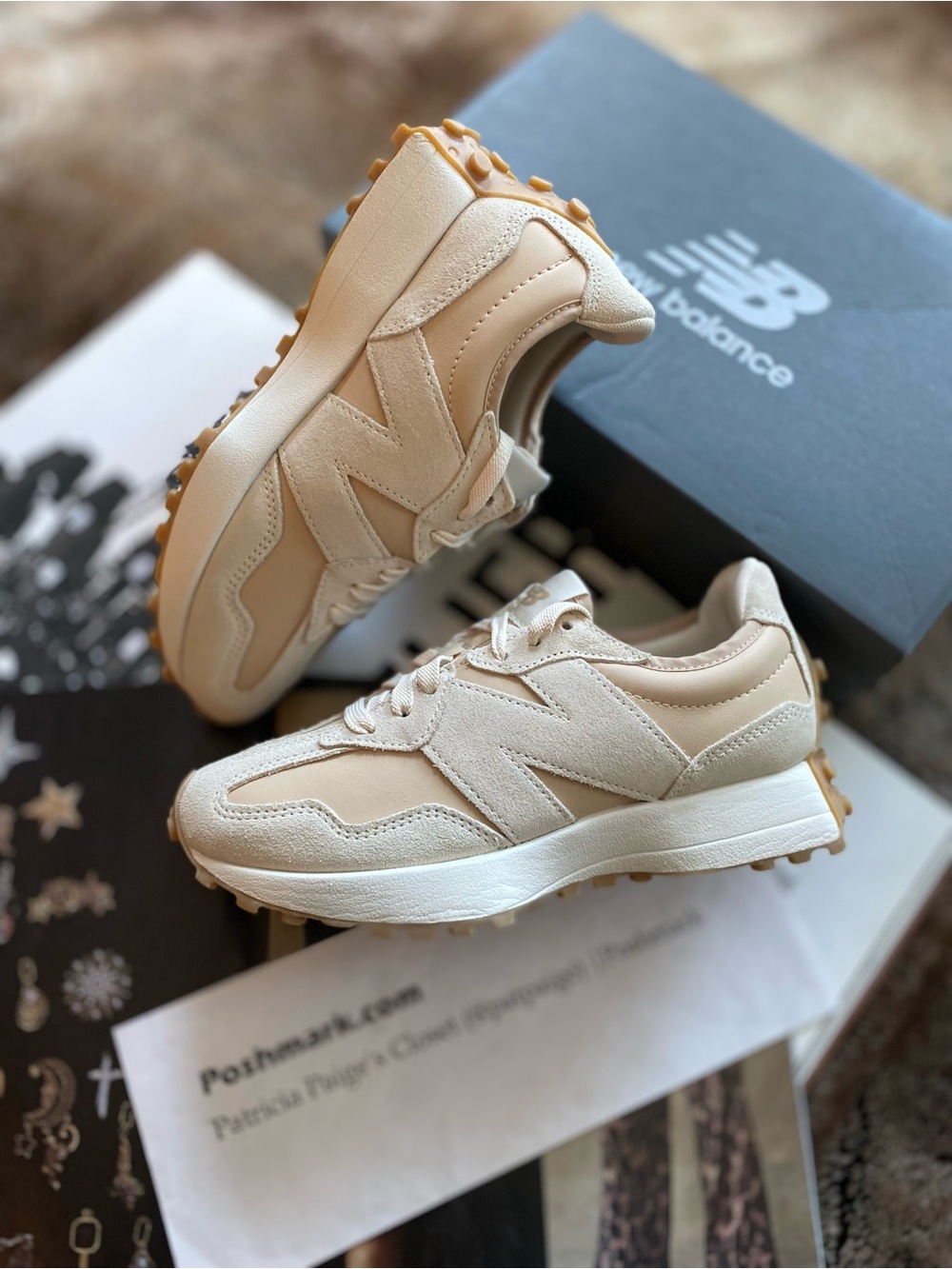 New Balance 327 Sneakers - Picture 4 of 14